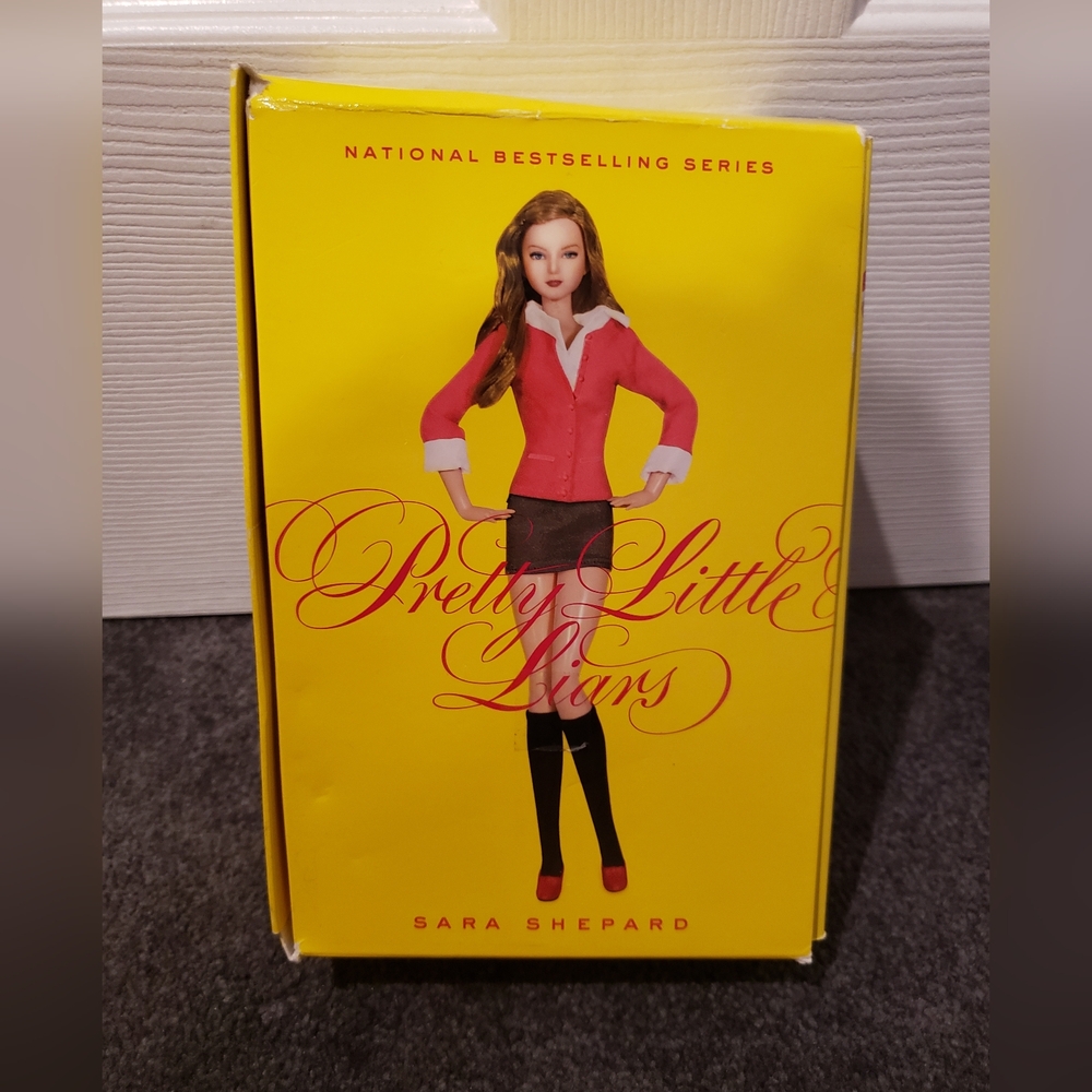 Is pretty little liar's box set books 1-4 - Picture 2 of 2